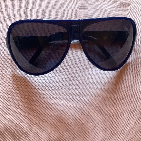 Fendi sunglasses - Picture 1 of 4